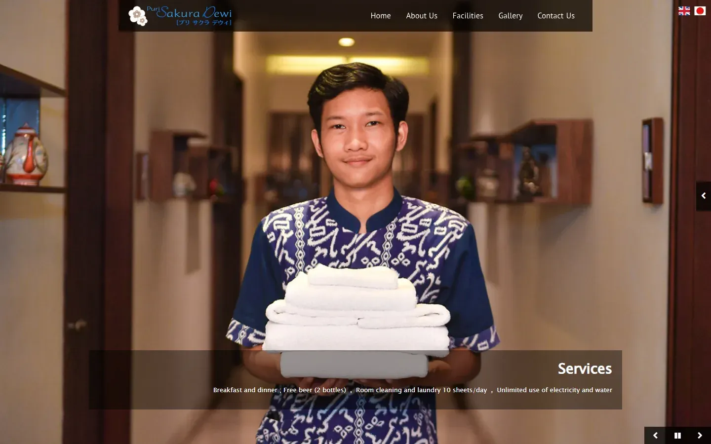 Beranda Puri Sakura Dewi dengan navigasi profil, layanan, galeri, dan kontak